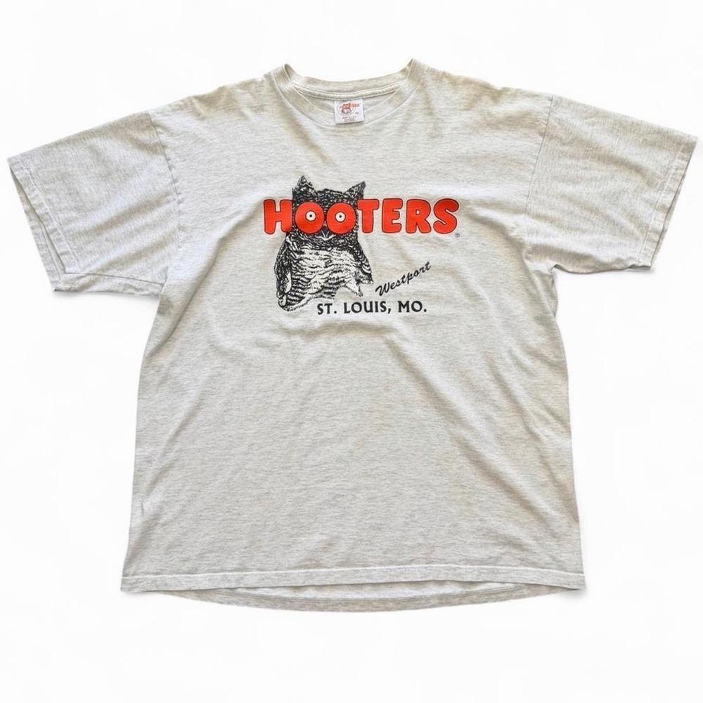 Vintage 90s Hooters St Louis More Than A Mouthful Bar Promo Graphic T-shirt XL